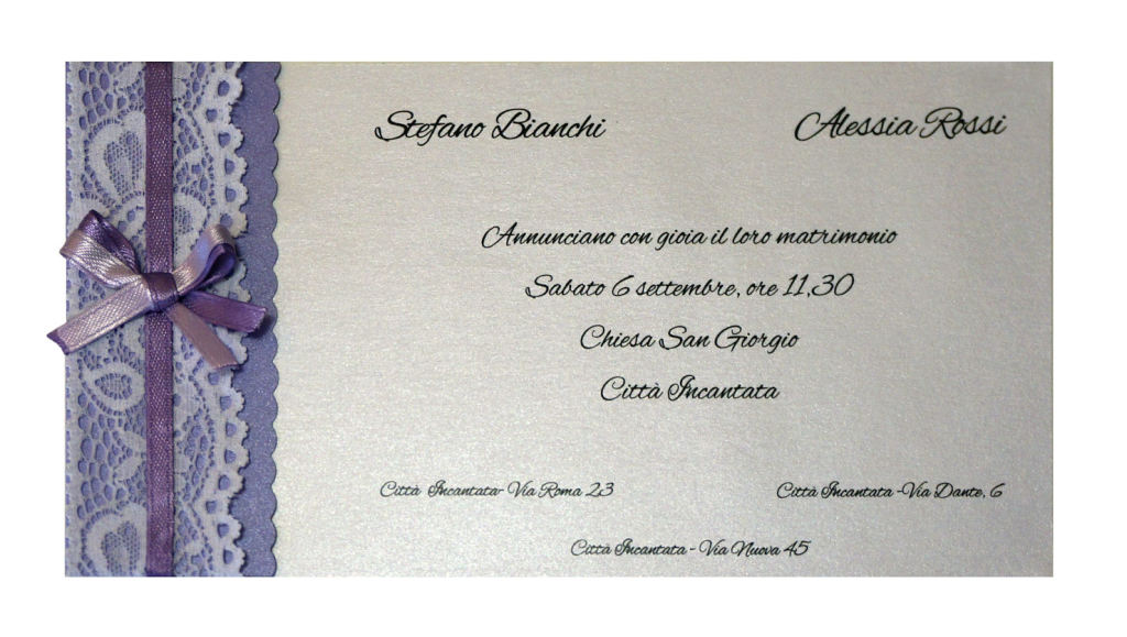 Partecipazione fatta mano su carta perlata con decorazione in pizzo e raso. Colori bianco, lilla e lavanda.